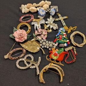 Chic Mixed Brooch Jewelry 16 Brooches 1 Bracelet 1 Cross 1 cufflinks for men